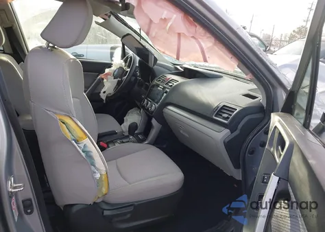 2017 Subaru Forester 2.5I Premium z USA, uszkodzony, nr VIN JF2SJADC3HH552848